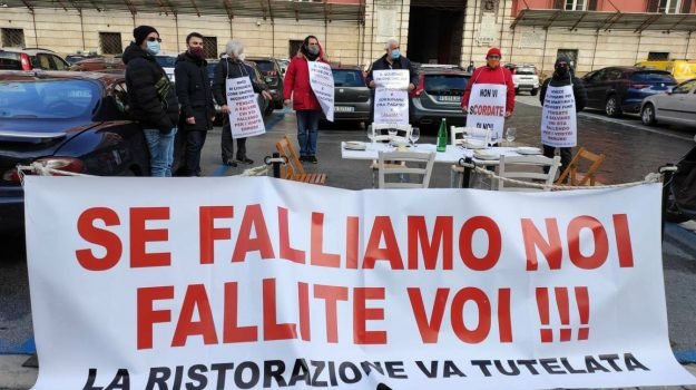Risultato immagini per ristoratori covid protesta